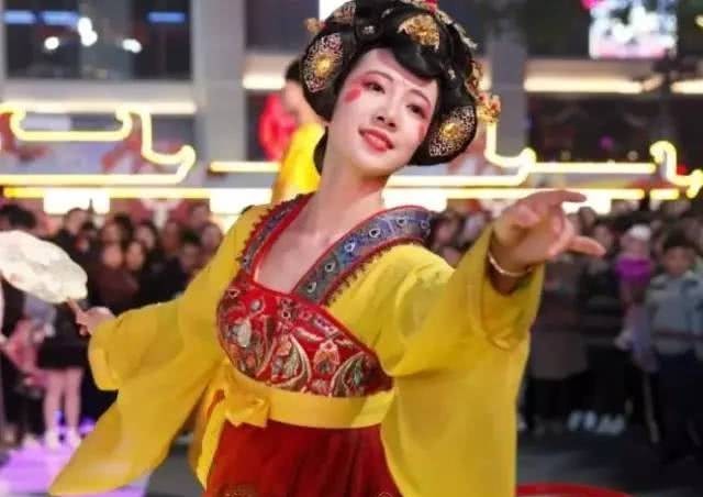 不倒翁小姐姐走红的背后,是西安跨越千年的盛唐底蕴!