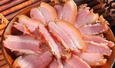 腊肉一炒就硬因为你只会放油,学会1个妙招,腊肉不硬还鲜香