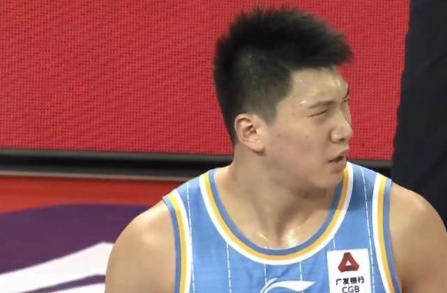 翟晓川|爆冷输球!拼尽全力轰21+5+4却遗憾输球,翟晓川不能再视而不见了