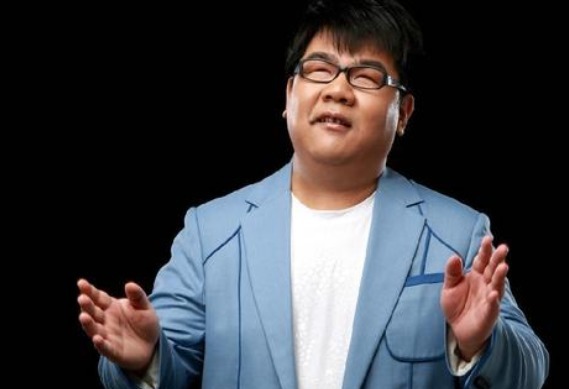 憑借星光大道走紅，還登上春晚舞臺，曾舉辦公益演出收入全部捐出