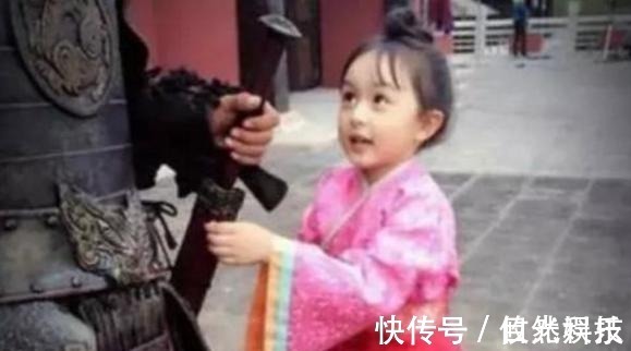 专家$61年前发现千年古墓,墓中埋一小女孩,棺上四个字让专家心惊