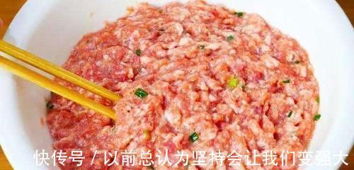 香油|调肉馅时，有人放香油，有人放熟油，都不对，学会正确做法，喷香