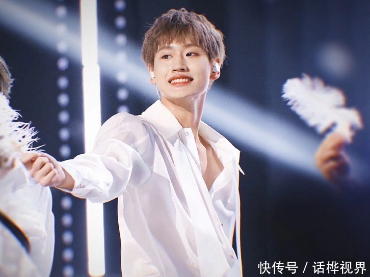 超新星|INTO1首秀舞台缺1人,首张EP即将发行,超新星也安排上了