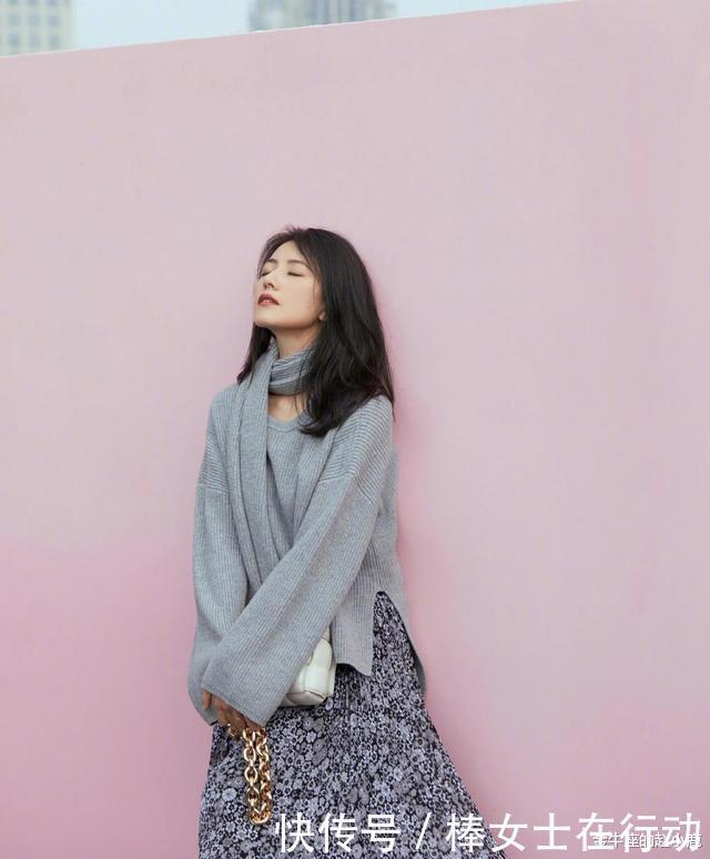 高级|秋冬季,毛衣就买这3个高级色,显白还减龄,穿几年都不过时