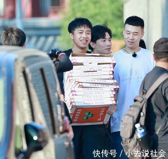 德云斗笑社2|《斗笑社2》下班被拍，首期分组曝光，秦霄贤何九华未拆开