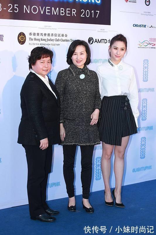 亮色系|何超莲虽然瘦,但是气场还是不够强,站何超琼旁边有点低调