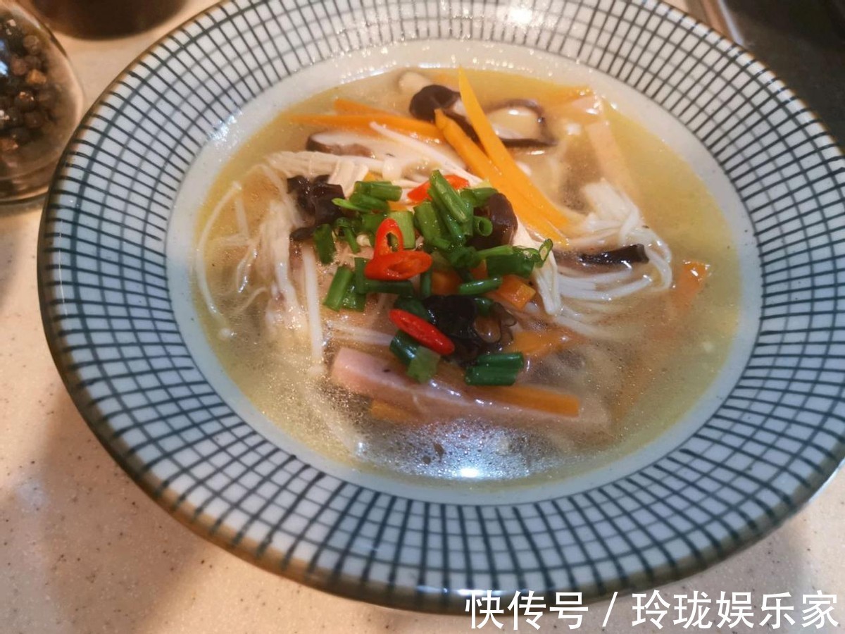 鲜辣汤|明星同款鲜辣汤,不仅美味还低脂,喝过的人都赞不绝口