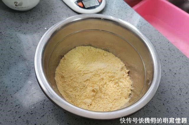 1碗玉米面,2个鸡蛋,不蒸不烤,松软香浓,孩子天天都想吃!