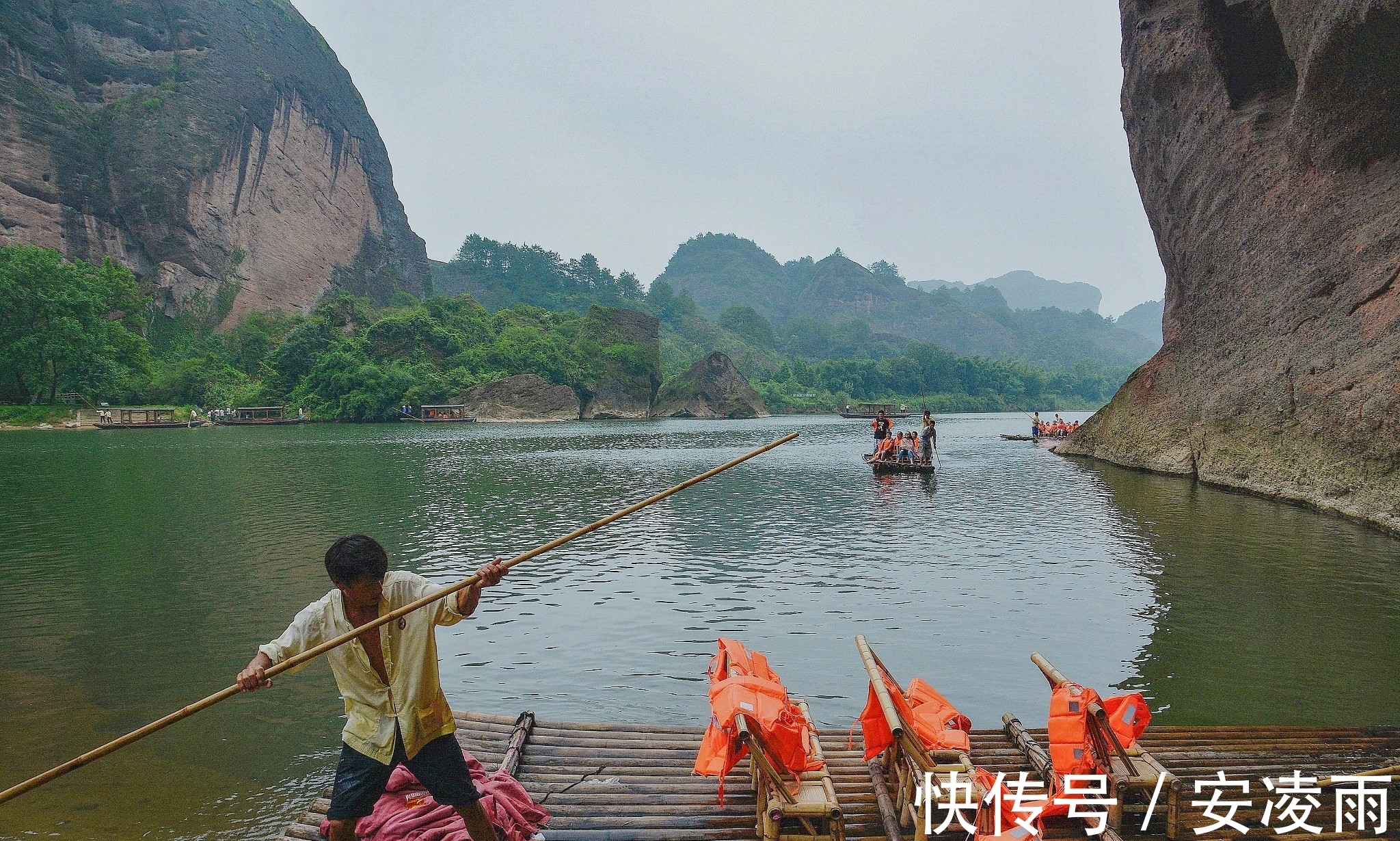 悬崖峭壁|道教祖庭龙虎山“千年悬棺之谜”，曾悬赏百万，至今无人破解