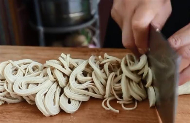 豆腐皮|砂锅土豆粉怎样做才好吃？原来这样做更营养，一次做一大锅不够吃