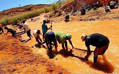 石头|这种石头堪比翡翠,五年时间升值万倍,随便一块可以换套房