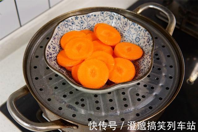 胡萝卜味|冬天胡萝卜新吃法，香软还没“胡萝卜味”，孩子吃的停不下来