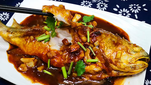 鱼肉|入秋后多吃此鱼，刺少肉嫩营养高，简单一做就特香，上桌汁都不剩