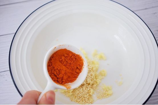 面条别再煮着吃了，配上拌好的辣椒油，不怕你不喜欢