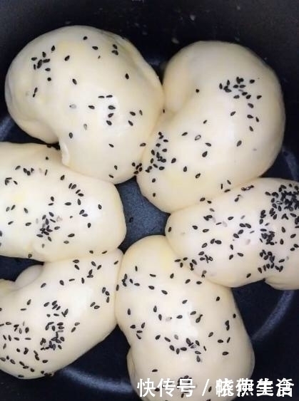 喷香|家人爱吃的馒头，不用水蒸，电饭锅搞定，喷香诱人，比面包还软