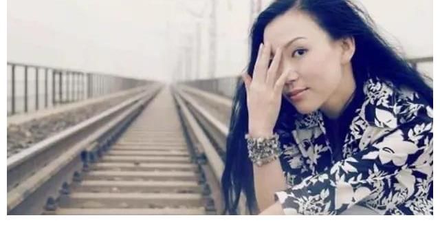 《非誠》女嘉賓王佳：懷胎九月三刀砍死老公，獄中生子令人唏噓