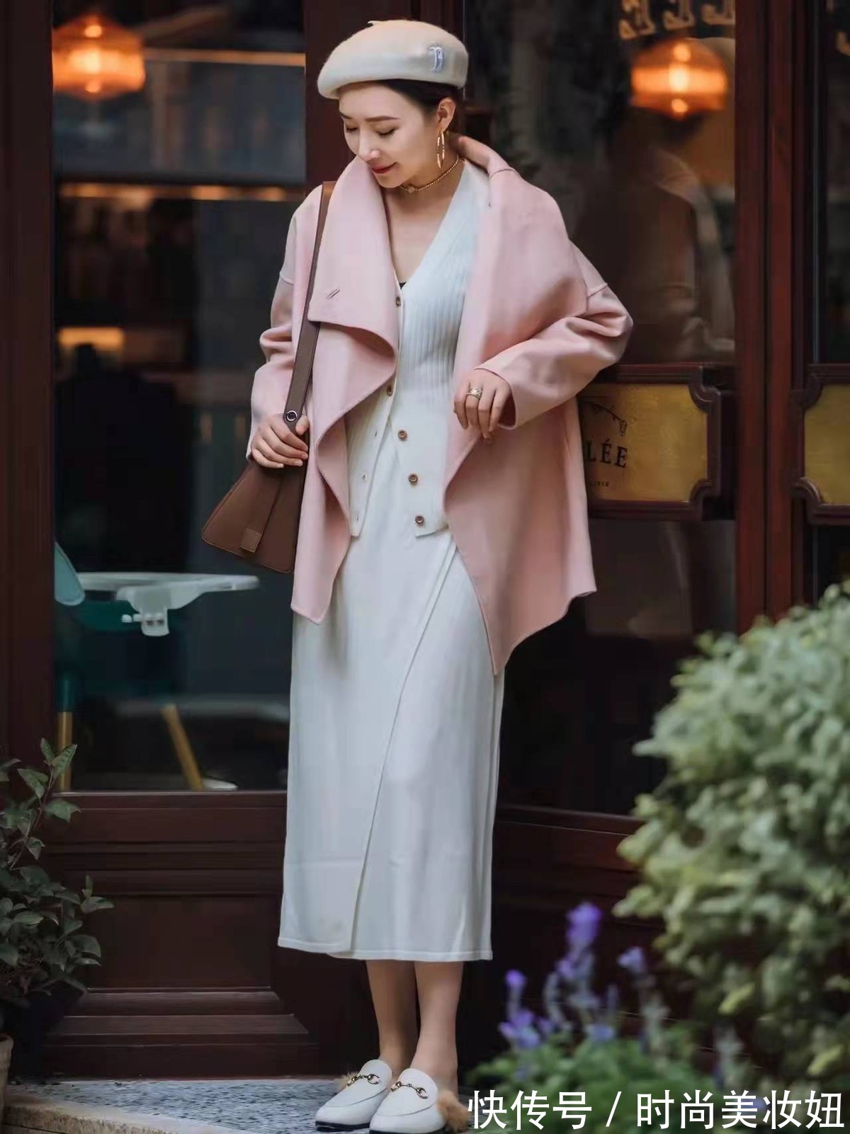 街拍 这是我见过“最温柔”的穿搭,显气质不说还优雅,照穿就对了