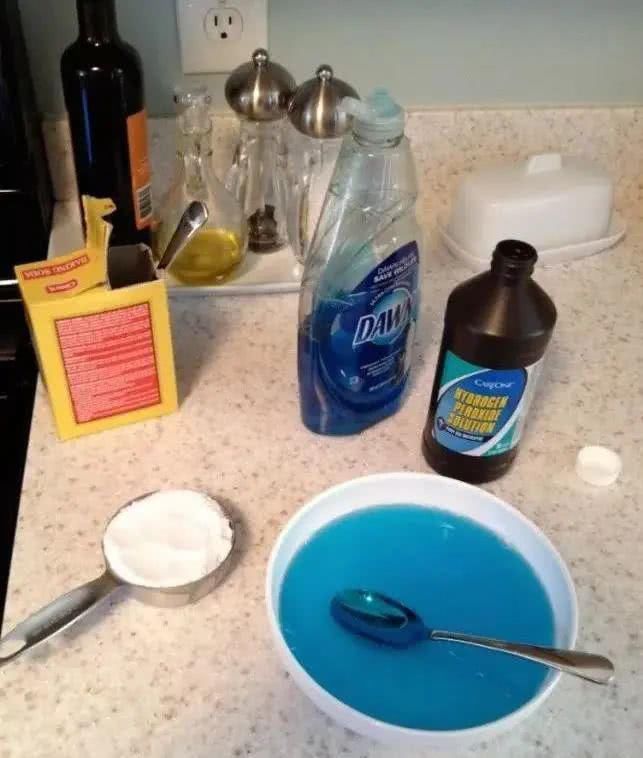  衣服|衣服发黄，别用漂白剂了，试试水里加点它，比新买的还干净