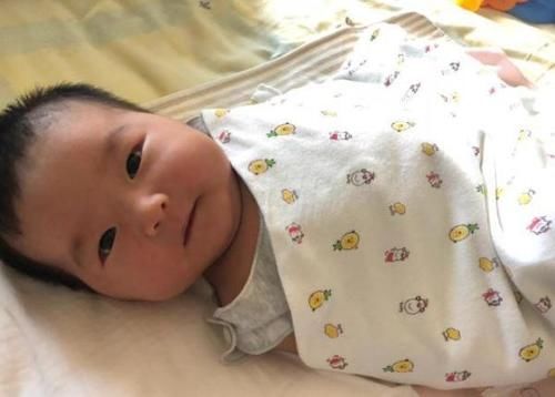 湿巾|三个月的宝宝“淹脖子”，原来是它们惹的祸，宝妈们可别再用了