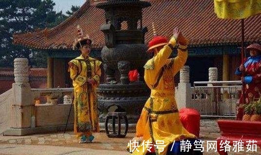 曲阜|康熙不给孔子磕头,大臣用布挡住1个字,康熙看到后,赶紧下跪磕