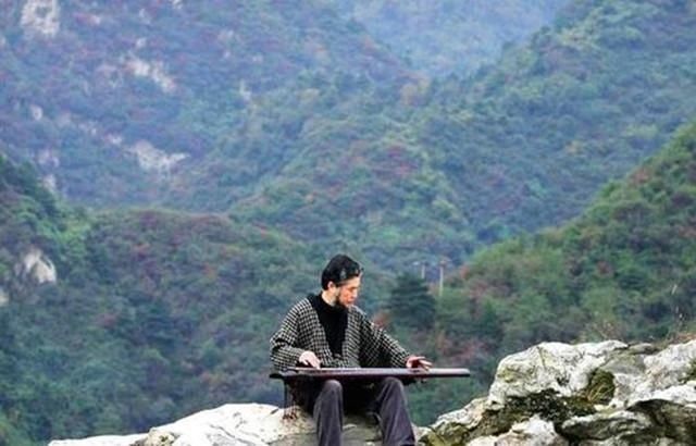 “终南山第1隐士”隐居30多年,天天水煮白菜,现亲人已认不出