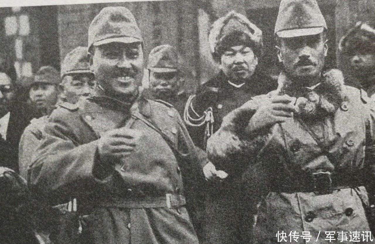 知识|你知道日本士兵为何要用两块布遮住耳朵吗！快来涨知识