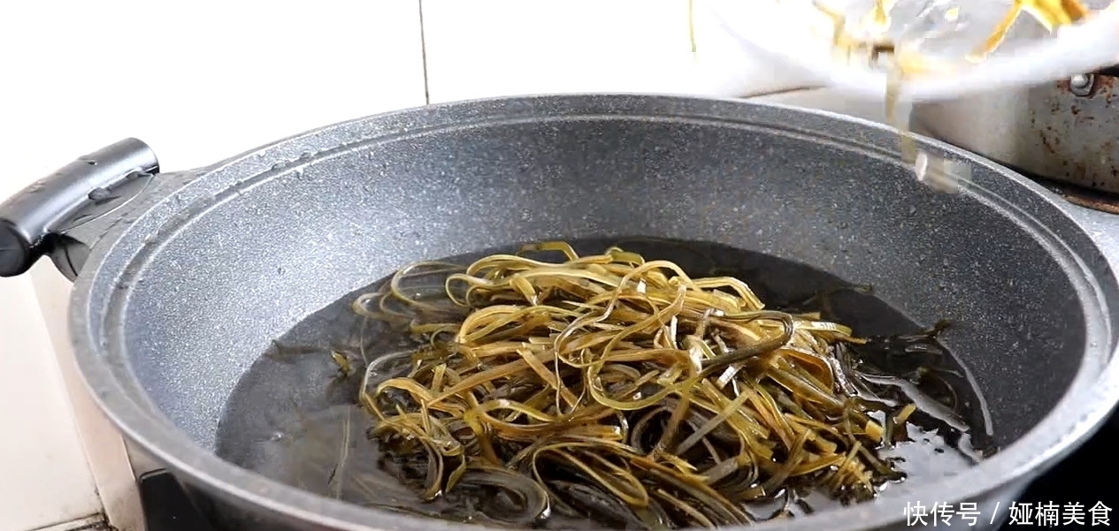 海带丝最好吃的做法,教你在家做更营养,简单好吃无腥味