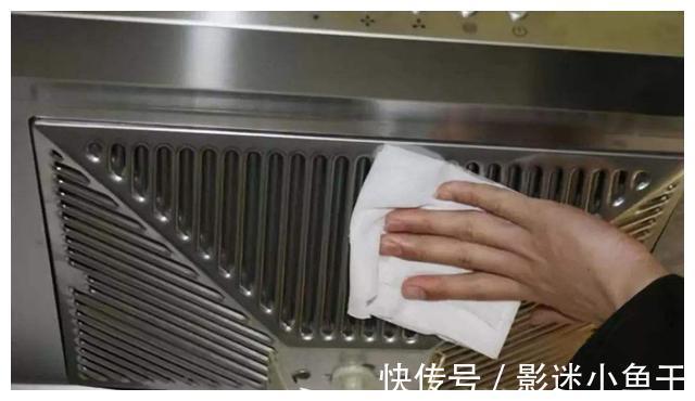 抽油烟机如何巧妙清洁？拆卸太麻烦，学会这招轻松搞定