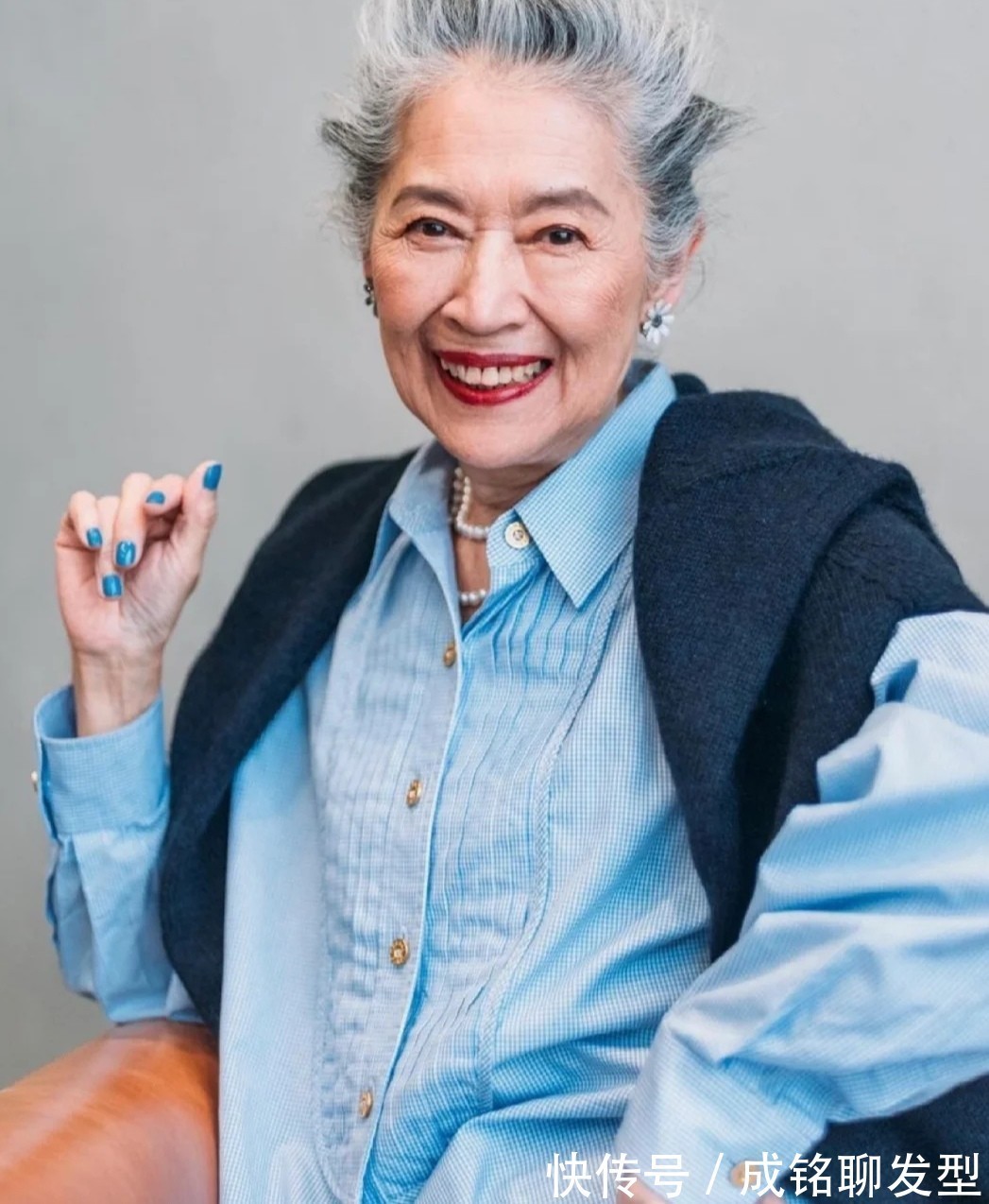 白色衬衫|年过七十的“网红奶奶”,靠穿搭圈粉无数,比年轻人还有潮范儿