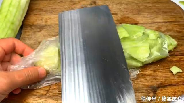 饭店48元的凉拌黄瓜,原来多加了这2步,学会做给家人吃,太香了