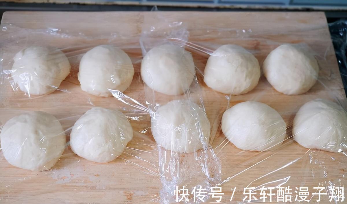 自己在家也可以做出带馅的抹茶吐司，松软香甜，层次分明