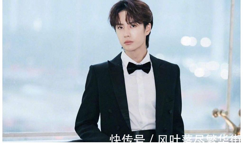 王一博和小朋友合照,站位说明一切,品牌方也来“争宠”