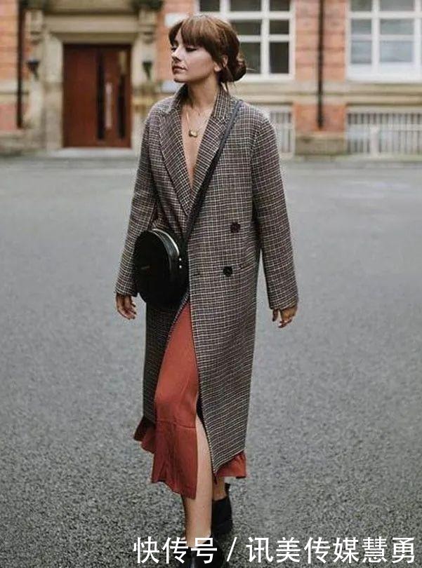 大衣里面穿什么?混搭风让你美爆2021早春