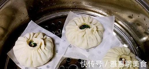 让青菜包子的绿色蔬菜变得绿色和新鲜，而且很香