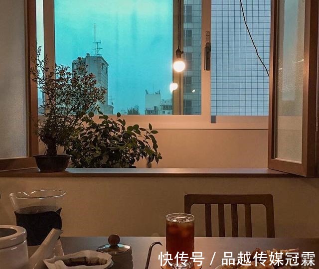 小户型|晒她79平小户型，全屋“水泥”地，不装踢脚线，接地气又百搭！