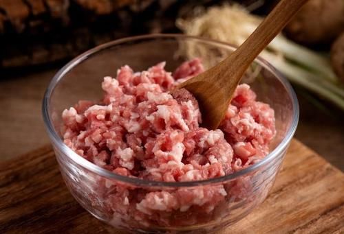 白菜怎样调馅不出水？无需用盐杀水，教你一招，白菜馅鲜嫩又多汁