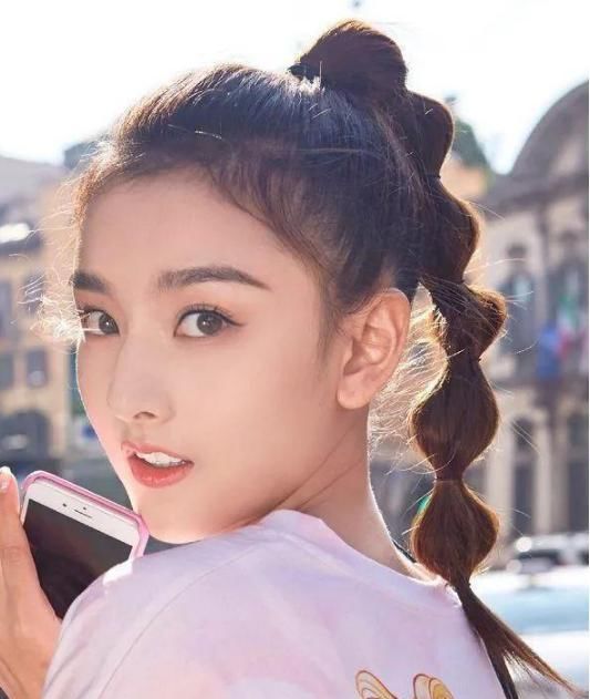 发际线|发量少的女生,就别再用这3款发型了,暴露发际线不说,还很显老