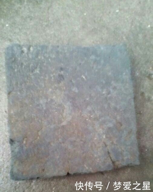 爷爷动手掏了几个汉砖盆，古朴高雅，种上盆栽，朋友出多少都不卖