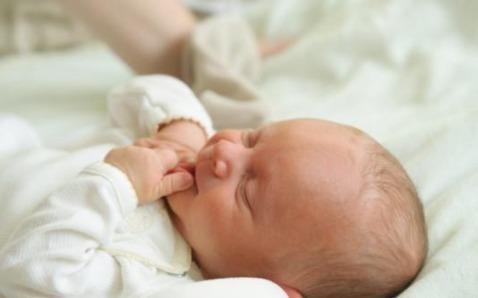 逆袭|宝宝出生时“丑哭”妈妈,被嫌弃长大,如今颜值完美逆袭,真好看