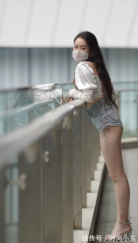 热裤|高跟热裤小美女,双腿白皙长发飘逸