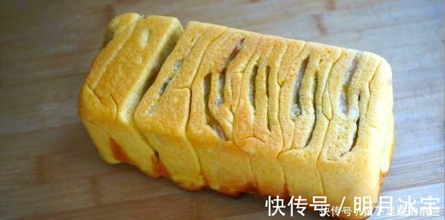 面饼|香蕉不要直接吃,加1碗玉米面,粗粮细做,比买的面包好吃