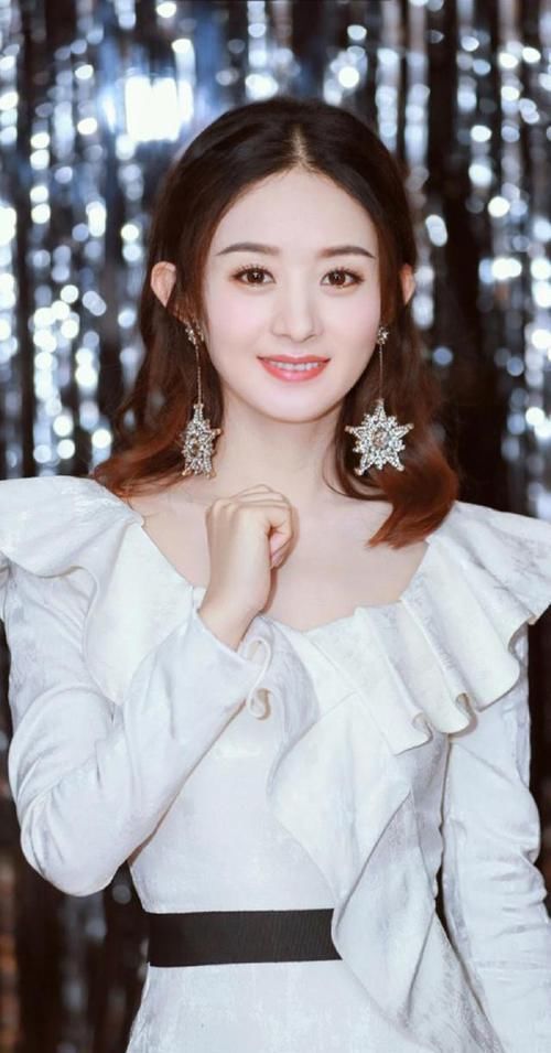 脸上有这3个特征的女生,尽量避开披发散发,露出你的五官更漂亮