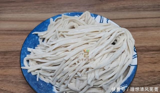 它是天然的“杀菌剂”,冬天要多吃,做成热汤面,美味营养好消化