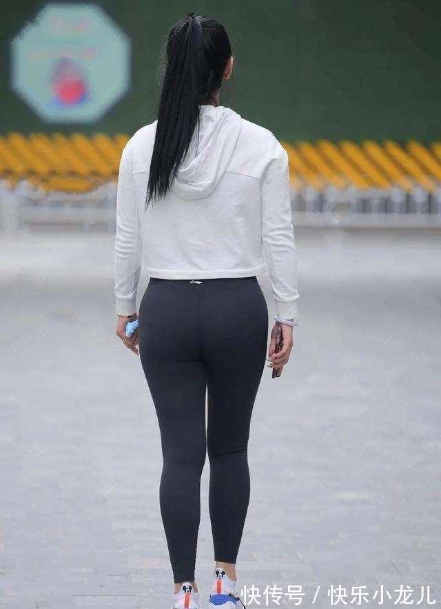 减龄 活力满满的打底裤装扮潇洒有气质,展现时尚体态,清爽减龄