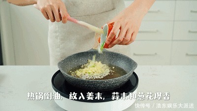 干净|茄子像这样一蒸一浇,香出新高度!皮都扒拉干净了