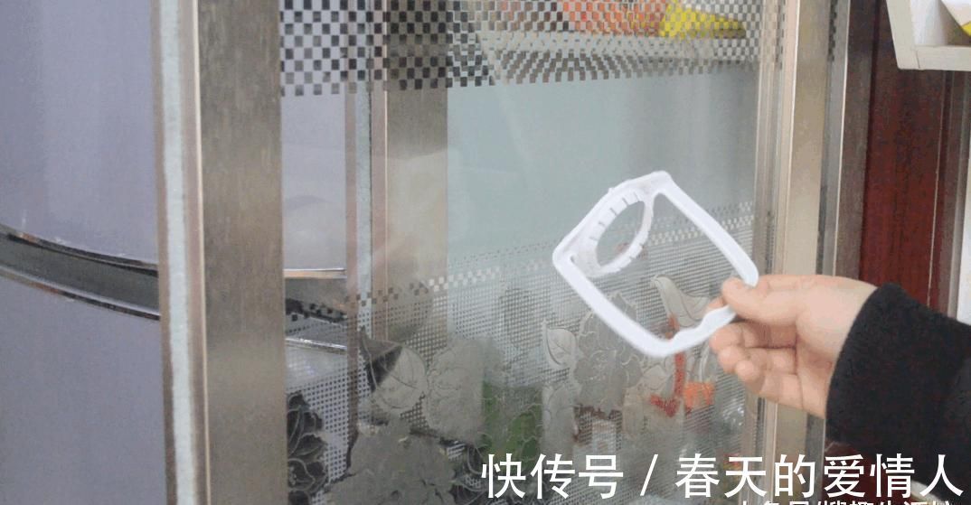 油桶上塑料把手不要扔, 放在厨房有妙用, 解决了千家万户的烦恼