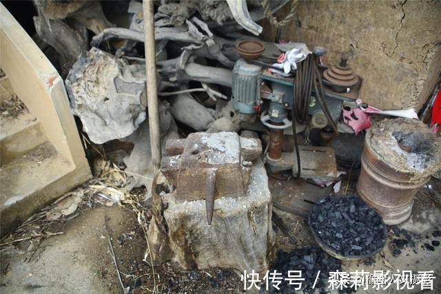 李大师|倔强老头潜心根雕30年，两层土楼堆满获奖作品，不卖钱甘守贫寒