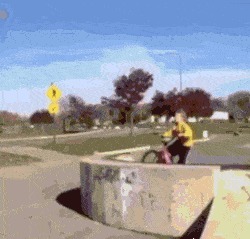 |搞笑GIF段子：妹子，你们说你们会修车，几个小时过去了这车还能开吗？