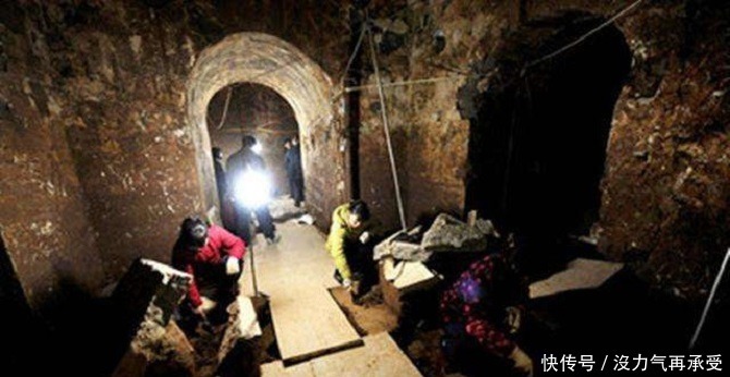 最笨的盗墓贼,此人碑上写着墓里没钱,他们竟信以为真两百年!