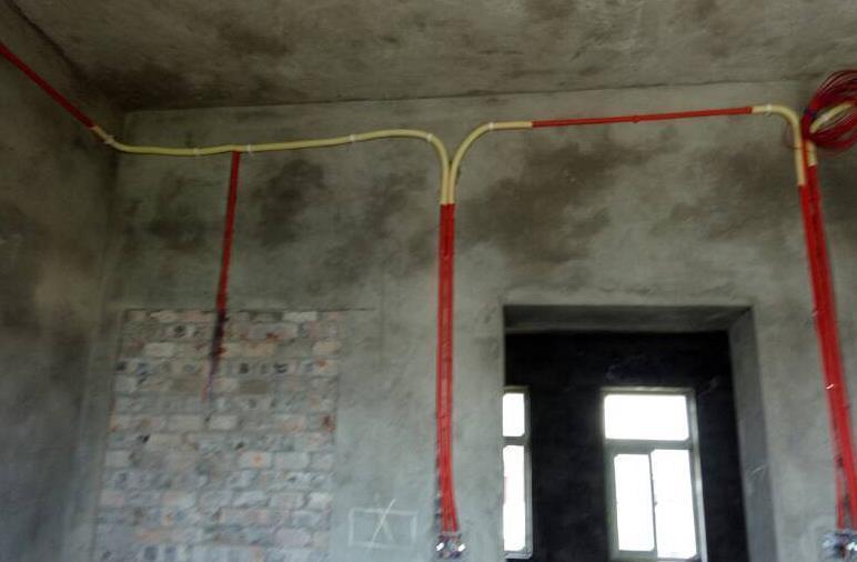 胶带|如果水电师傅把电线水管铺成这样，一定要翻工，不要给工钱